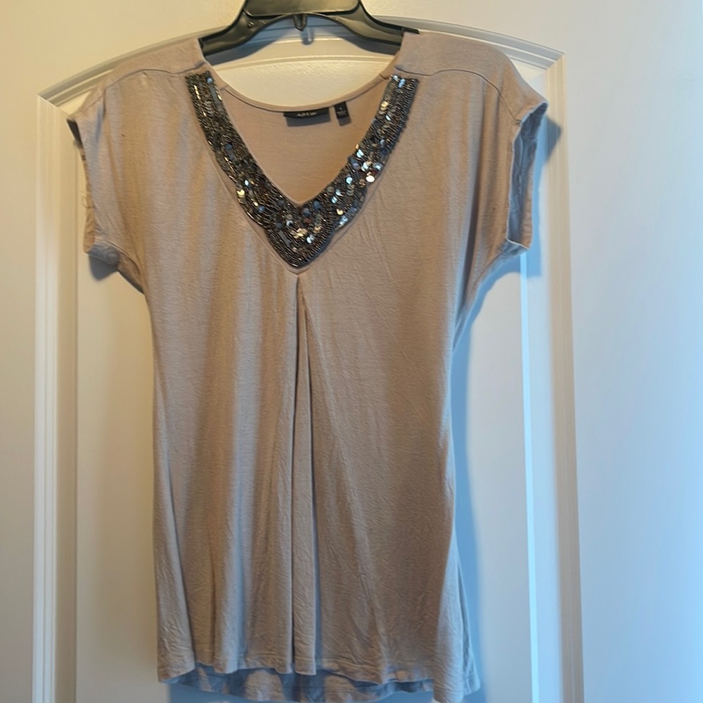 Apt 9 top size small